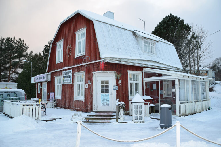 Degerby Deli jatkaa perinnettä: kinkkumarkkinat sunnuntaina 21.12.