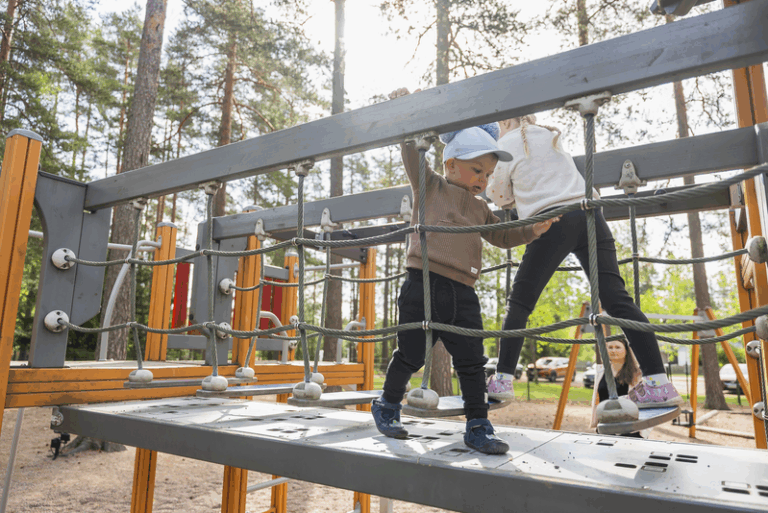 Gunnarlan uuden leikkipuiston avajaiset ke 19.11.