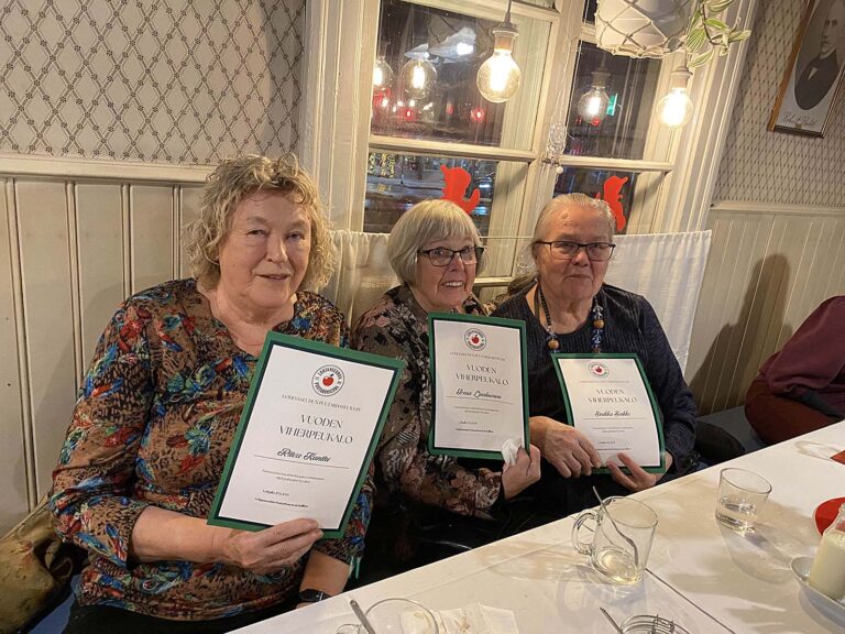 Vuoden Viherpeukalo-tunnustus kolmelle palstaviljelijälle