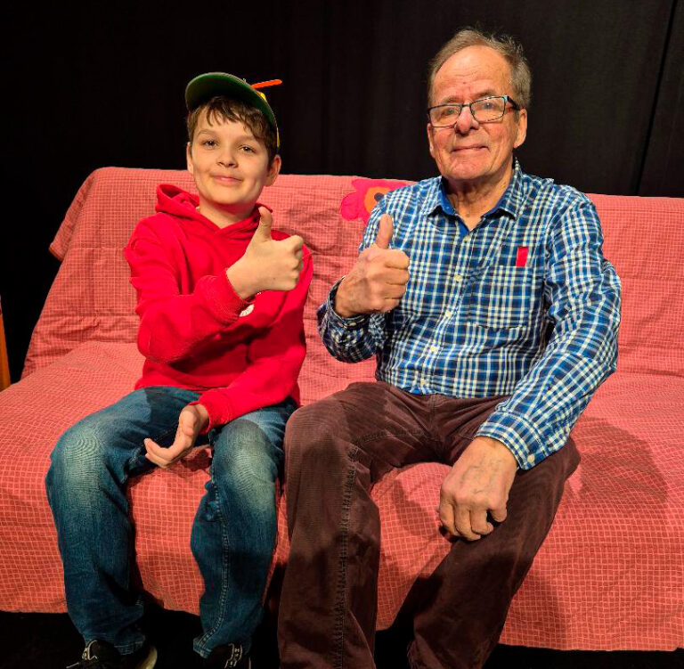 Evitskogin revyy avasi vahvasti – iloa ja intoa lavalla