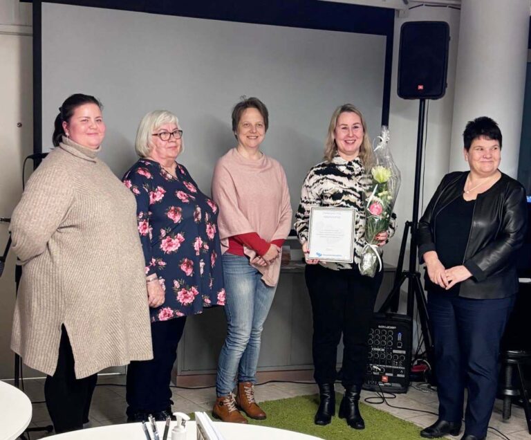 Vuoden 2025 innovaatioteko tuo voimaa omaishoitajien arkeen Länsi-Uudellamaalla