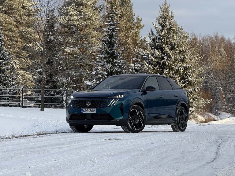 Autokuumetta – Peugeot nelivedon uudet täyssähkömallit Suomessa