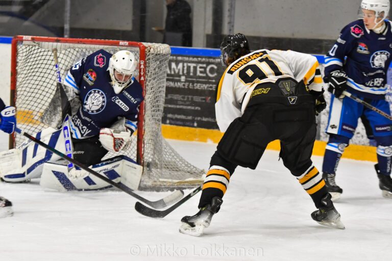 Jääkiekon paikallisuutisia: HaKi vs Wolfpack