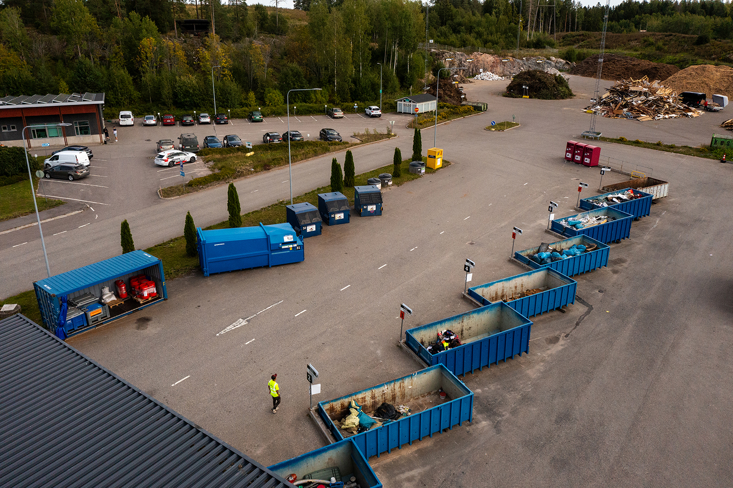 Kesäkausi tuo muutoksia jäteasemille