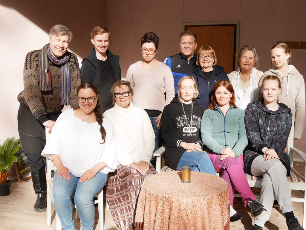 Takarivissä vasemmalta:Markku Oksanen, Esko Himmanen, Laura Leino, Juha Kiljunen, Terhi Höylä-Koskinen, Seija Katajaoksa, Hilla Glan Eturivissä vasemmalta: Anna Rimpinen, Kati Petersen, Anita Meurman, Minna Pitkonen, Kerttu Mattila