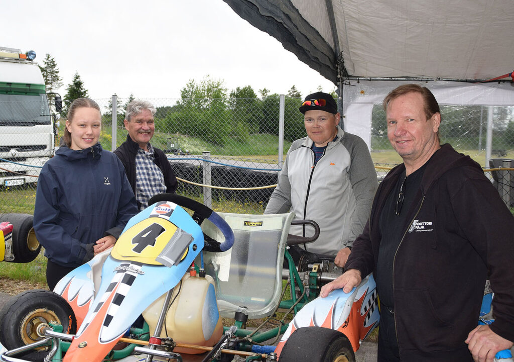 karting Kuvassa Taru Törmänen, Raimo Peräkylä, Jani Tuovinen sekä Taisto Soini