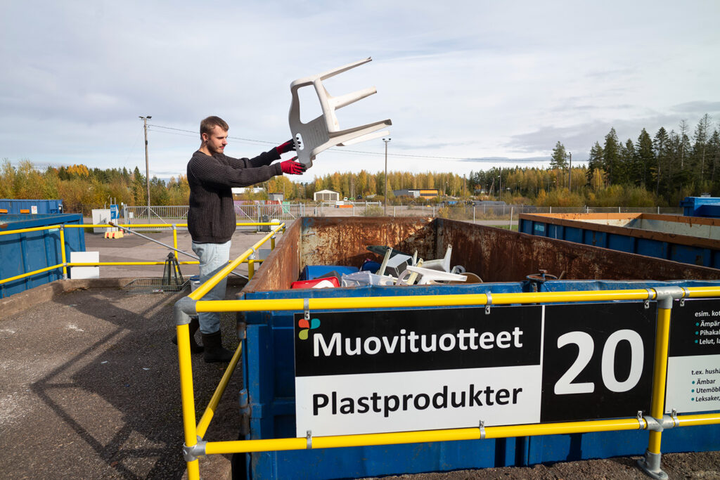 Vie risat muovituotteet maksutta jäteasemalle